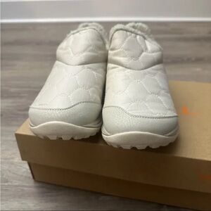 Merrell Women's Cream Quilted Slip-On Boots